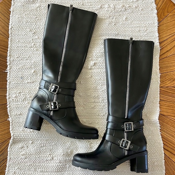 UGG Shoes - UGG Tall Lana Zip-Up Boot Size 6.5